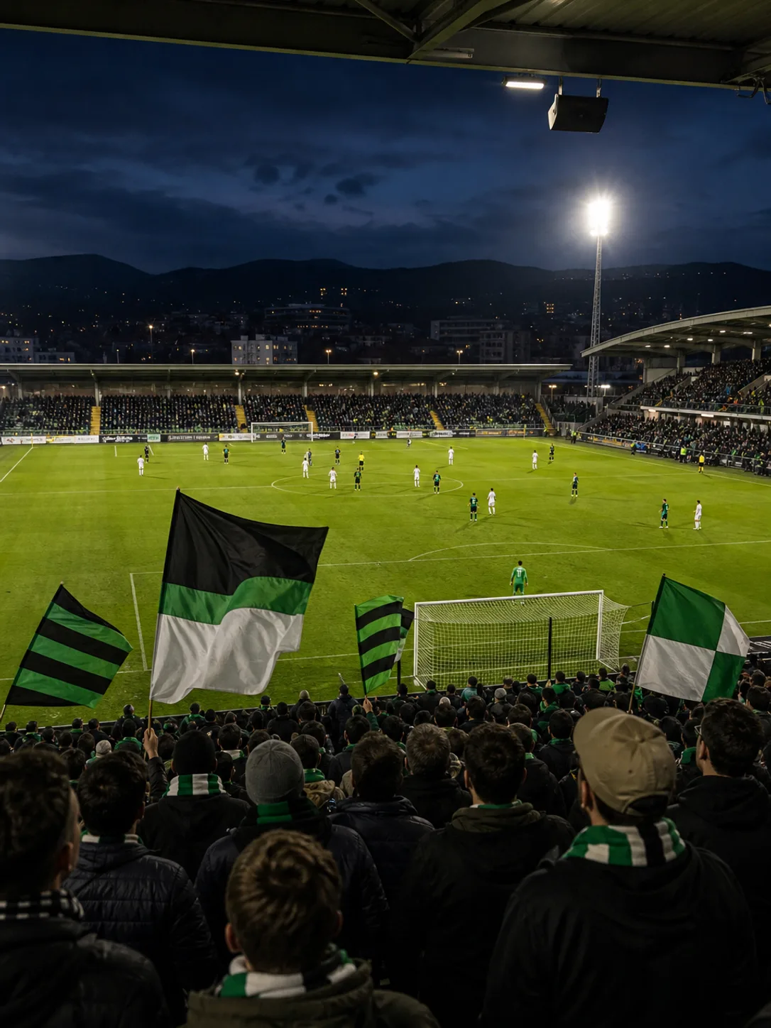 Fullsatt arena med läktare och match i Conference League